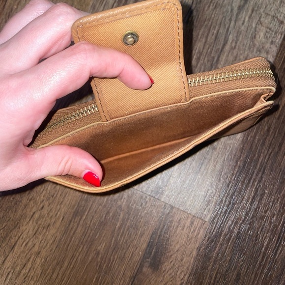 Fossil Brown Tan Leather Wristlet Wallet with Card Slots - Picture 2 of 4